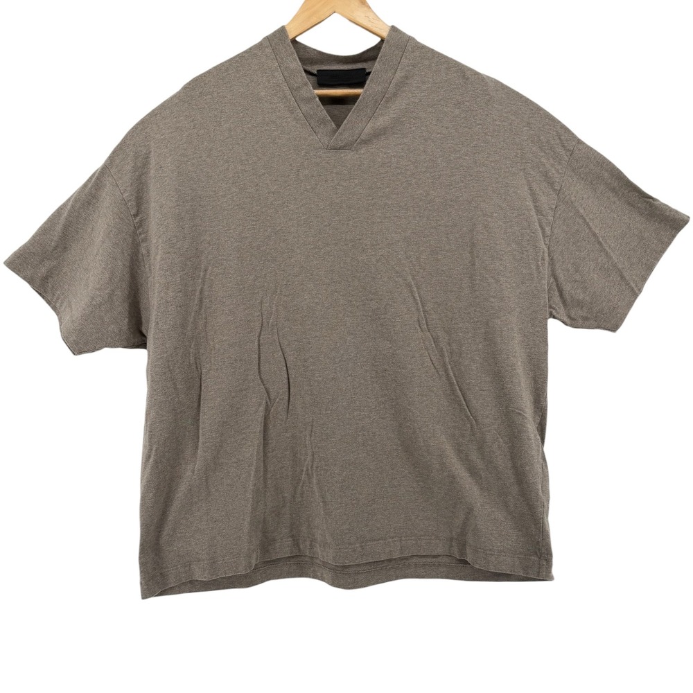 Fear of God Essentials Mens V-Neck Oversized T-Shirt Taupe Tan Logo Large - Picture 2 of 11